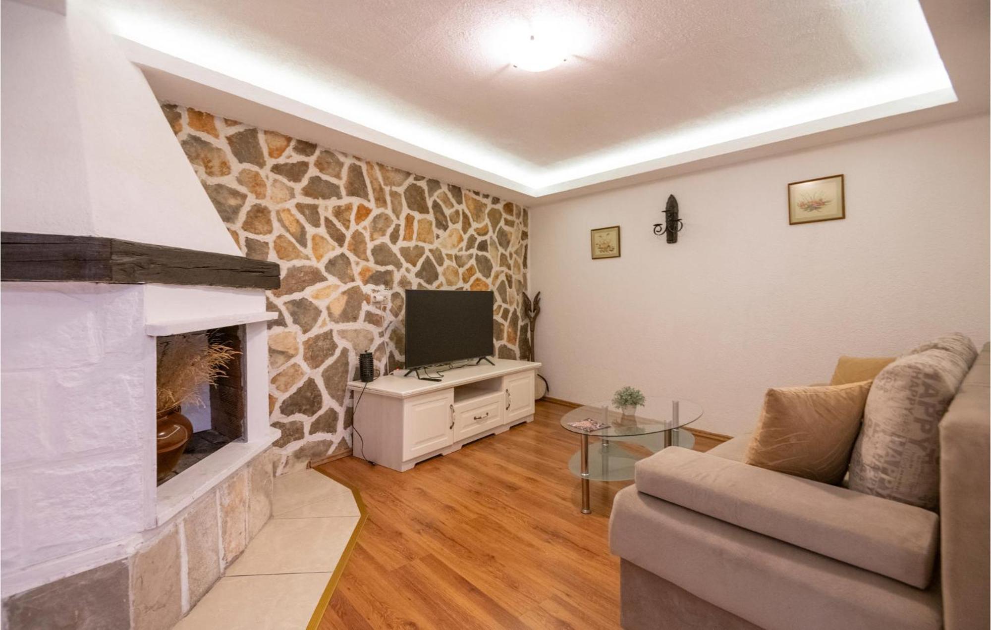Beautiful Home In Makarska With Kitchen Esterno foto